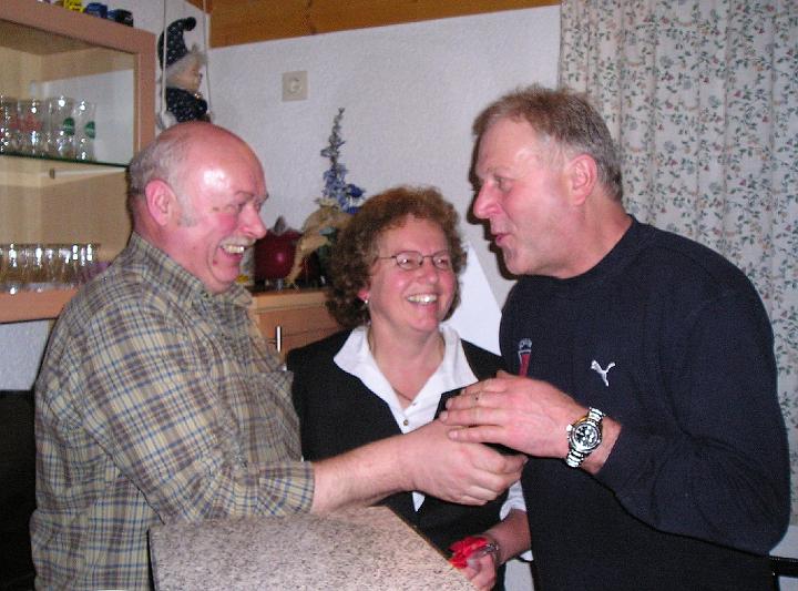 Dank_Komi.JPG - Dank an die Vereinswirte: hier an Maria und Reinhild Kominowski("Pass-Stüberl" in Oberbernrieth).