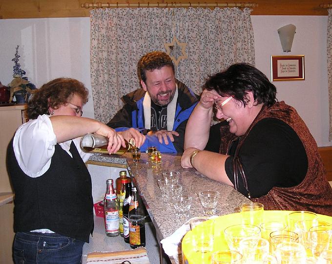 Wegzehrung.JPG - Vor dem Nachhauseweg noch eine letzte Stärkung an der Theke.