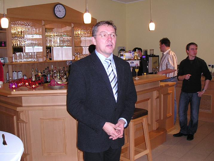 Begruessung.JPG - Günter Seer macht auch mit 50 noch eine gute Figur.