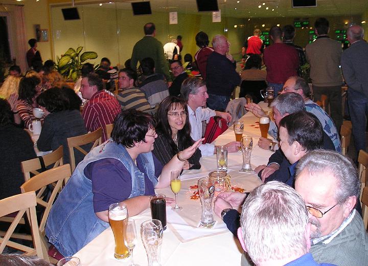 Schalob_Tisch.JPG - Schalob-Weizengläser sind meist schnell leer.
