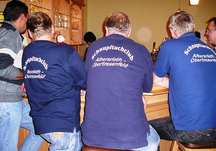 Schnupftuchruecken.JPG - Schalob-Männer von hinten und ...