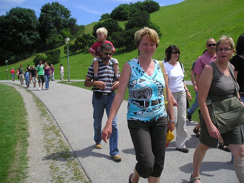 WAnerer_Olympia.JPG - Auf dem Weg zum Tollwood-Festival: wegen der Kürze der Zeit waren schnelle Schritte gefragt.