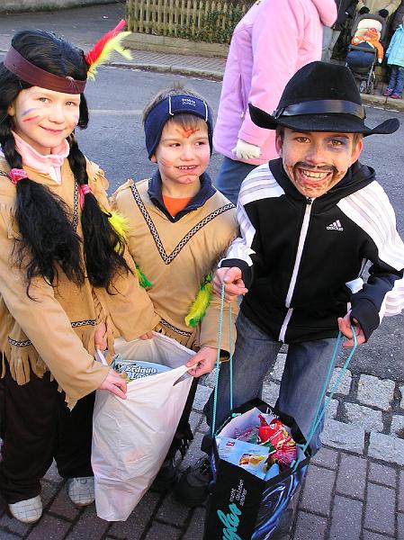 Indy_Kids.JPG - Sie hatten einen großen Tag: Indianer und Trapper - und Sammler.