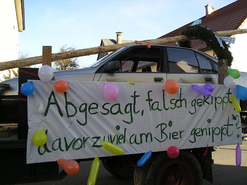 Waldau_02.JPG - Waldauer Maibaummissgeschicke: Humor hat, wer trotzdem lacht.