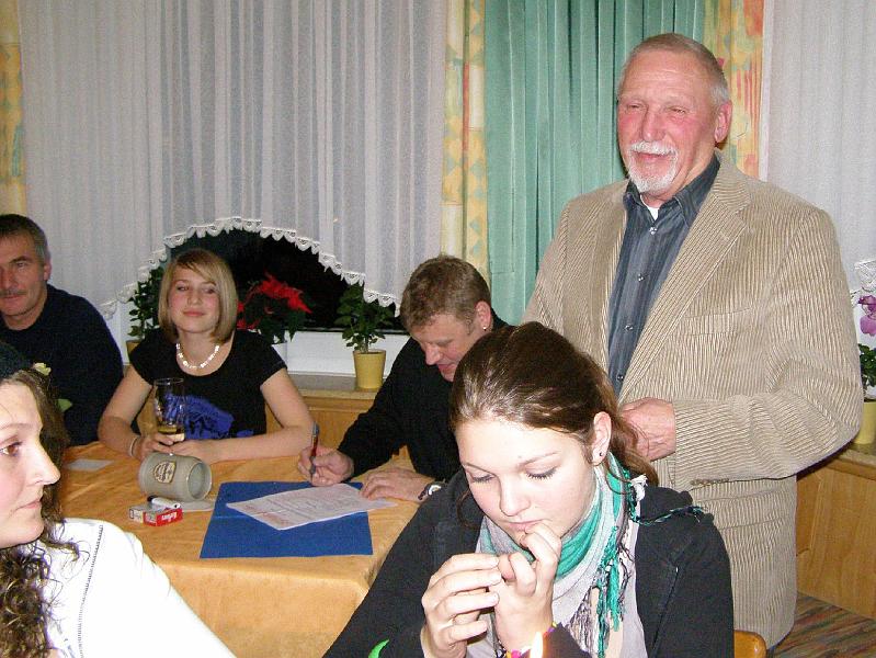 Bgm_spricht.JPG - Zweiter Bürgermeister Horst Frötschl aus Vohenstrauß überbringt die Grüße der Stadt.