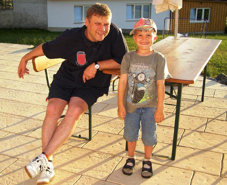 Michi_Reinhold.JPG - Nach dem Kampf lädt die Sonnenterasse beim TriffNix zum Durchschnaufen ein.