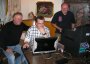 Erfahrene Disk-Jockeys bei der Arbeit.