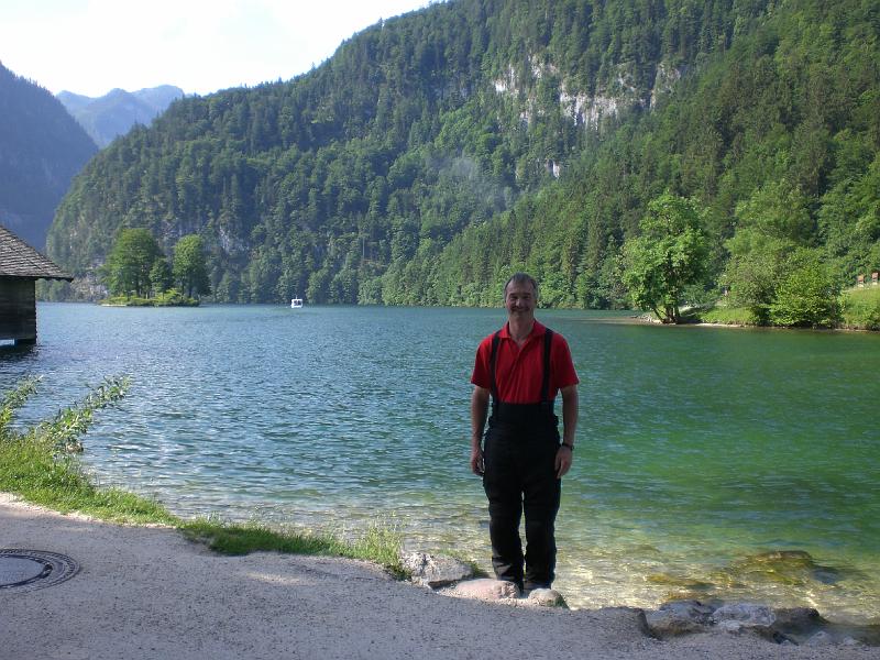 HP_170_Koenigssee.JPG - Noch immer Warten auf Edi: Reiner steht schon am Königssee bei Berchtesgaden.