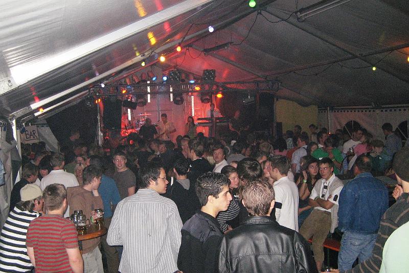 Highline_frontal.JPG - Immer dicht umlagert war der Frontstage-Bereich.