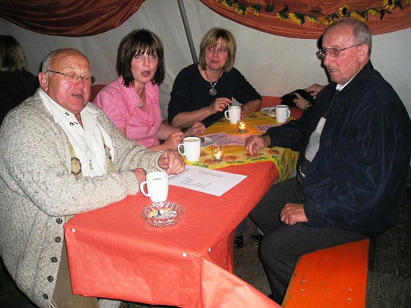 Kaffee_Gaeste.JPG - Kaffee macht müde Beine munter.