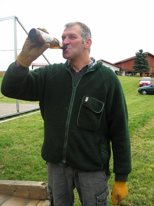 Aufbau_Durst.JPG - Arbeit macht Durst: Prost!