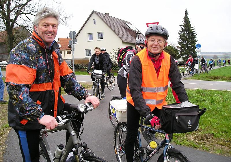Albersrieth_Andy.JPG - Andy mit Max Müllhofer (rechts), dem Hauptorganisator der Radltour.