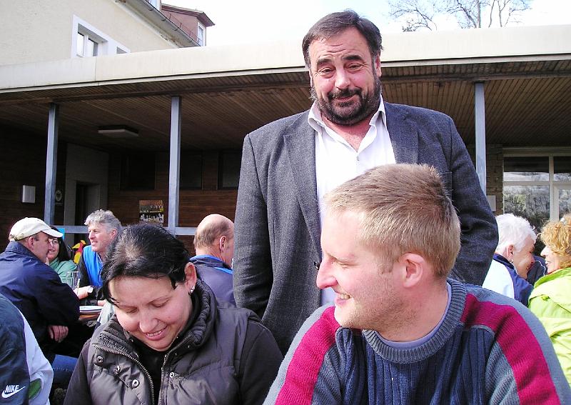 Bgm_Waldthurn.JPG - Wollte auch mitfahren, hatte aber schon zu Hause ein Loch in seinem Fahrradreifen: der Waldthurner Bürgermeister Josef Beimler.