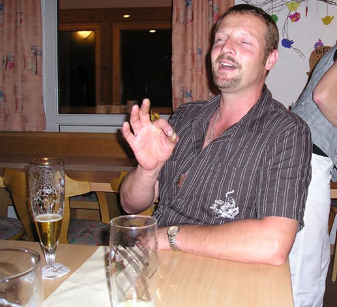 Saenger.JPG - "Es war in Napoli vor vielen, vielen Jahren!" - Edi kommt dem Original Peter Alexander sehr nahe.