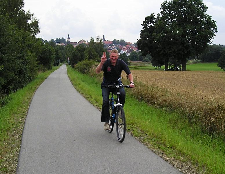 Lumpensammler.JPG - Der Häusl-Franz als Lumpensammler läßt Vohenstrauß als Letzter hinter sich.