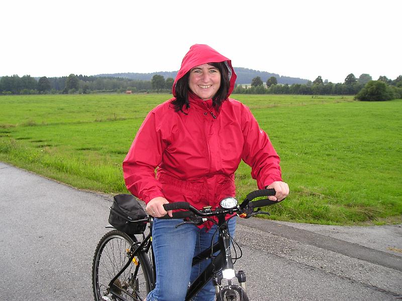 Regenjacke.JPG - Leichtes Nieseln kurz vor Zengerhof: da hilft eine Regenjacke.