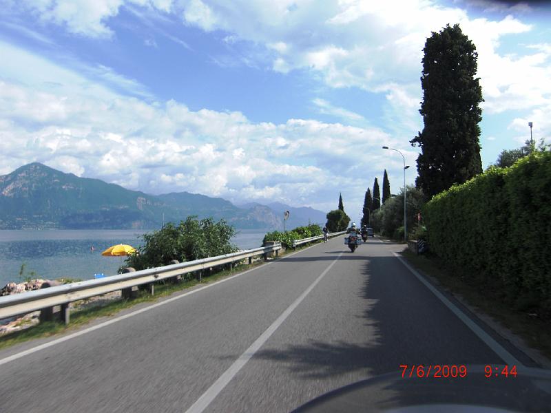 033_Heimfahrt_Gardasee_Ostkueste.JPG - An der Ostküste des Gardasees wird die Reise nach Hause angetreten.