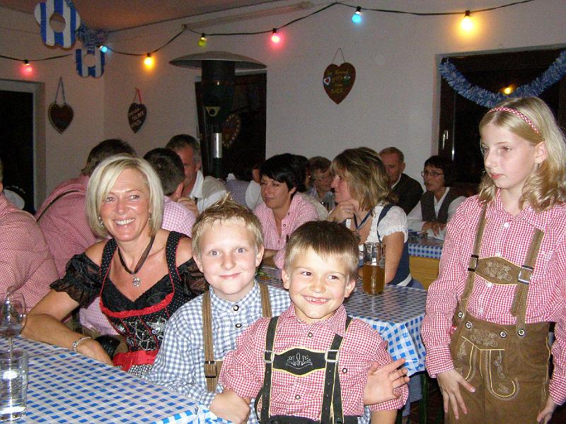 Franz_04.JPG - Trachtenmode schaut chic aus und hält jung.
