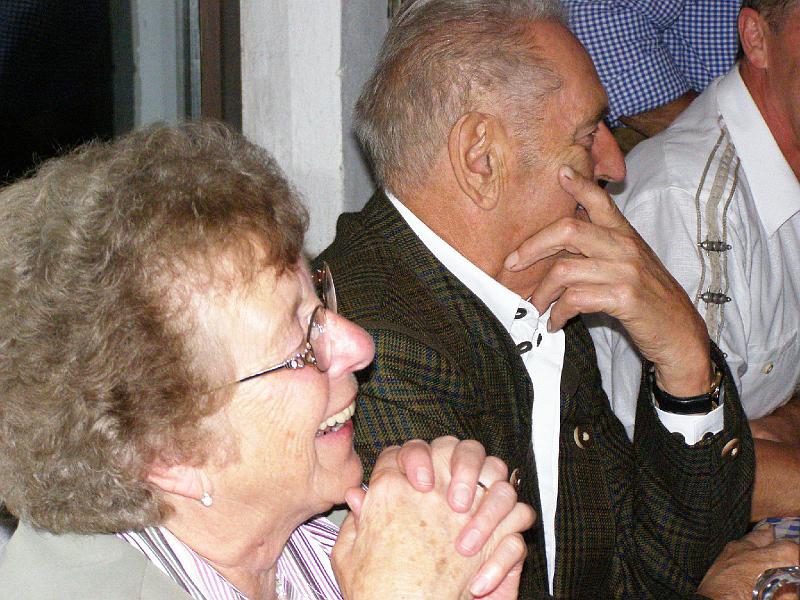 Franz_12.JPG - Lustiges Mitgehen auch bei den jung gebliebenen Senioren.