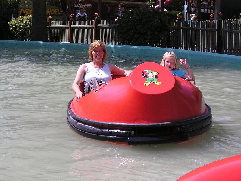 10_Geisel.JPG - Zwar auch im Wasser, aber etwas gemächlicher gehen es Renate und Anja an.