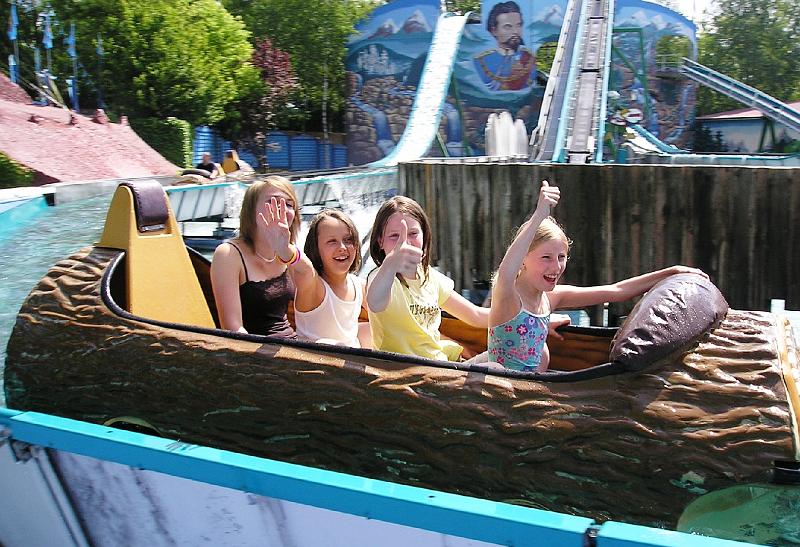 11_Geisel.JPG - Mädchenpower im Kanu - Spaß pur in der Wildwasserrinne.