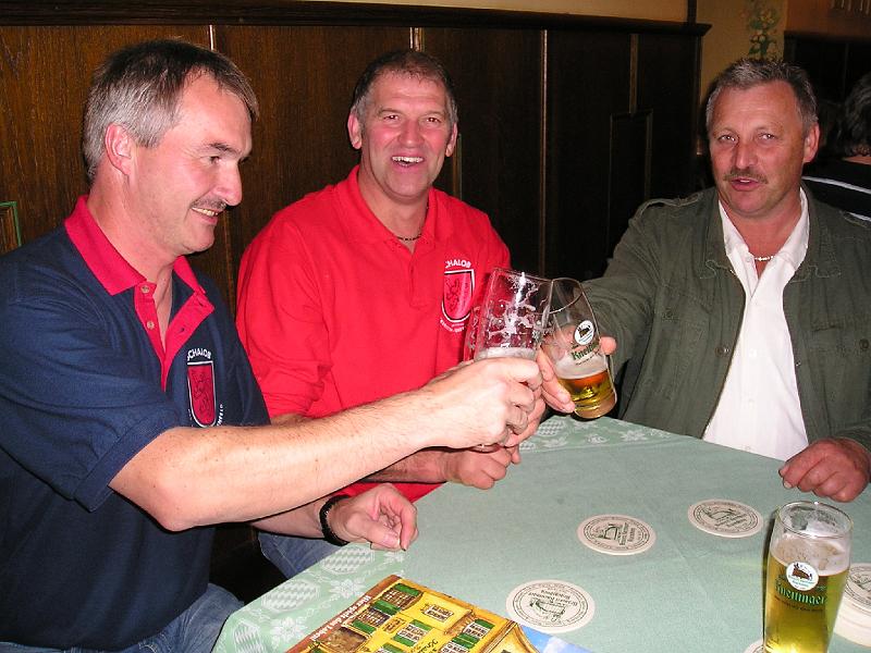 Kneit_09_08.JPG - "Jetzt sitz'ma und tink'ma Prost!"