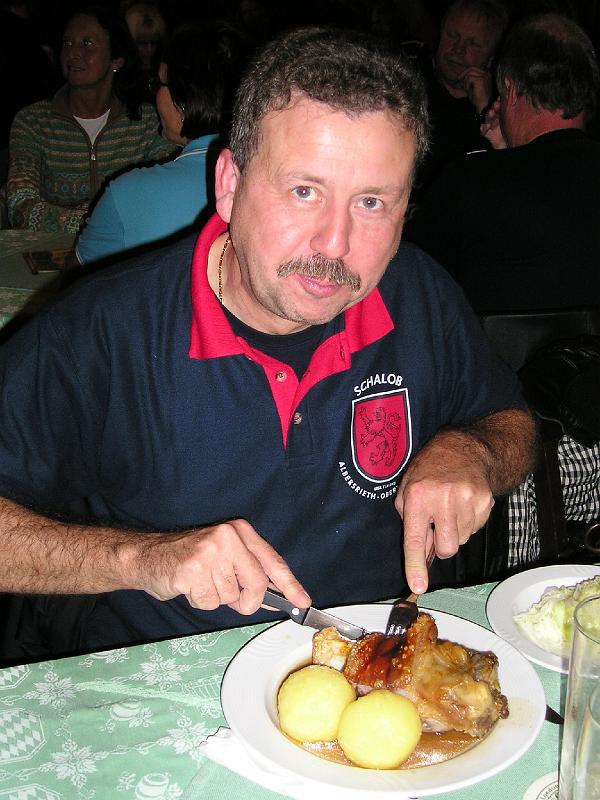Kneit_09_10.JPG - Auch ein Waldthurner hat mal Hunger. Mahlzeit!