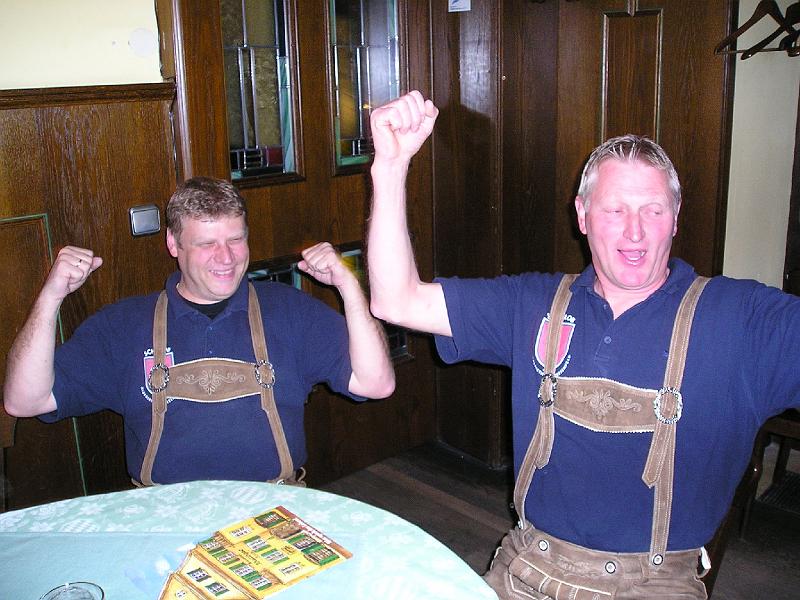Kneit_09_22.JPG - Bier und Brotzeit bringen Stärke.