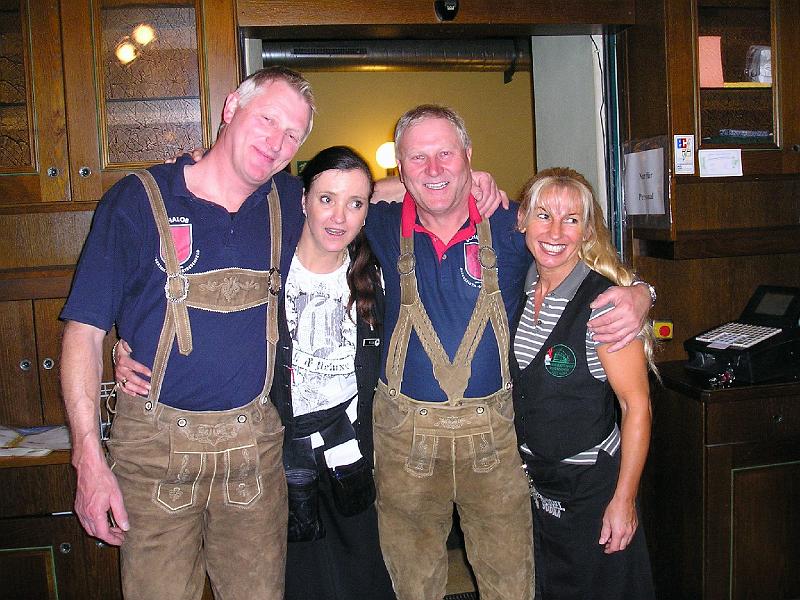 Kneit_09_33.JPG - Eine jedes Fest hat mal ein Ende: Franz und Lenz verbaschieden sich.