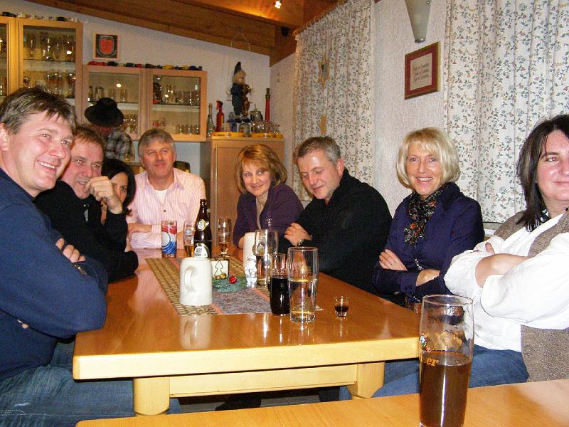 Schalob_09.JPG - Sie warten nicht auf den Nikolaus, sondern auf das Essen.