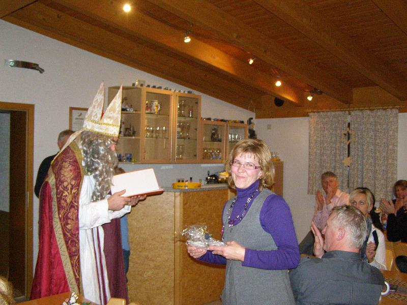 Schalob_14.JPG - Symbolischer Lohn für viel Arbeit: Renate hat als Fotowart den Schalob im Visier.