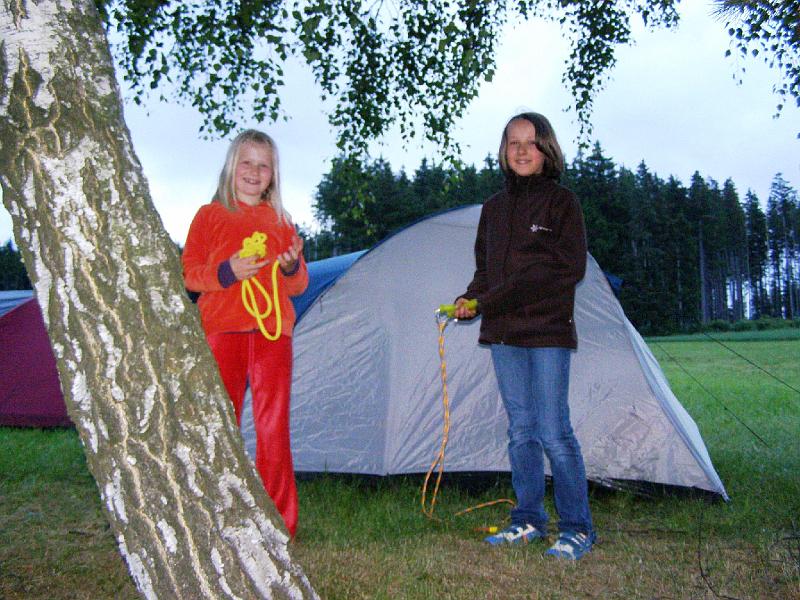 Frei_4_ha.JPG - Seitänzer an den Wigwams.