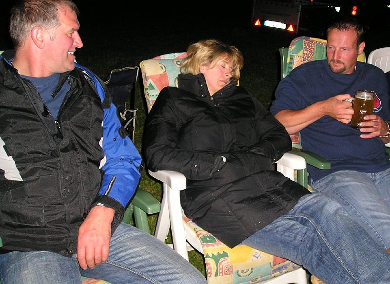 hi_so_17.JPG - Solange Claudia schläft kann sich Schorsch noch frisch Gezapftes genehmigen.