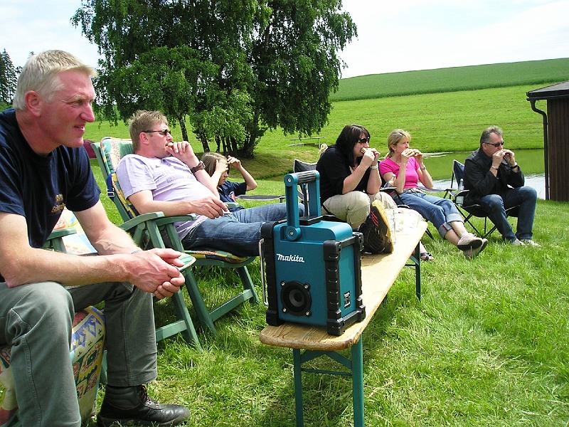 hi_so_2.JPG - Musik hören, entspannen, gut essen - das gibt's nur im Zeltlager am Seer-Weiher.