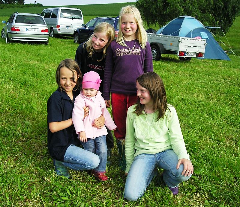 hi_so_4.JPG - Julia, das jüngste Mitglied im Schalob, im Mittelpunkt des Interesses.