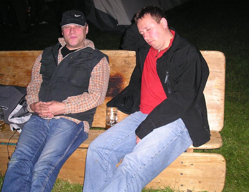 sa_re_11.JPG - Langsam werden die Geister müde - die erst Nacht am Lagerfeuer geht langsam seinem Ende zu.