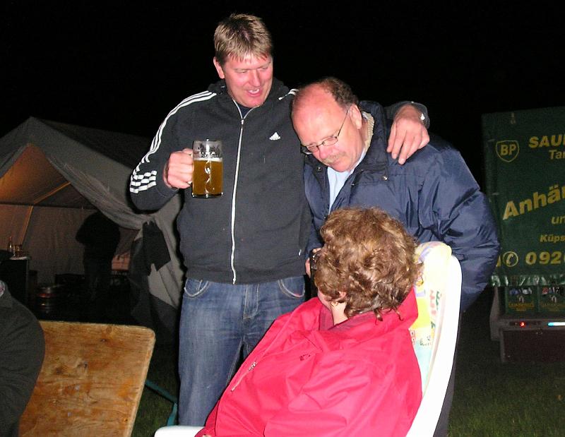 sa_re_7.JPG - Der Arm eines Haberkorns zwingt den Schriftfüher fast in die Knie.