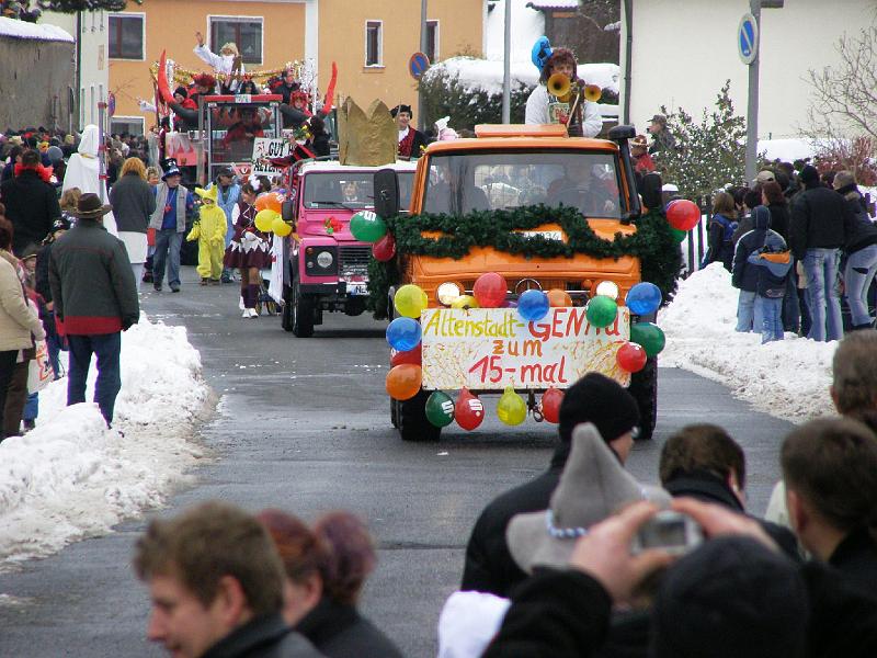 Fasch_Zug_10_08.JPG - Der Gaudiwurm hat Fahrt aufgenommen, bereits zum 15. Mal.