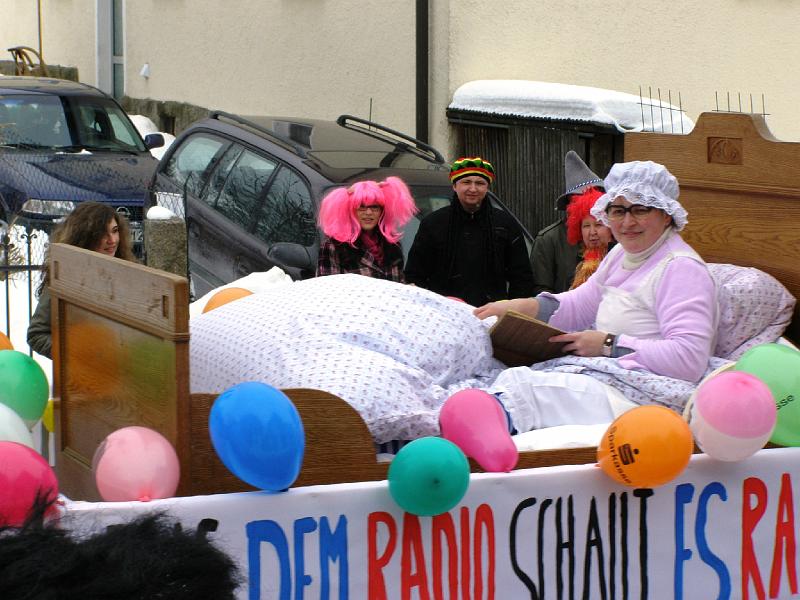 Fasch_Zug_10_13.JPG - Früh ins Bett müssen die Vohenstraußer, da hier bald die Lichter ausgedreht werden.