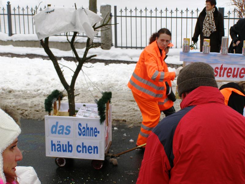 Fasch_Zug_10_23.JPG - Der nicht einhüllbare "Kalte Baum" als Sahnehäubchen.