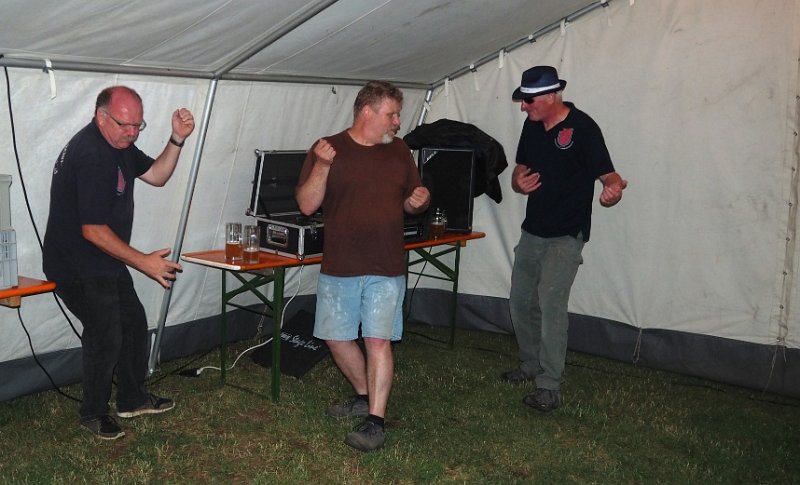 A_Zelt_Renate_Fr_10.JPG - Der Sound vom Häusl Franz groovt auch gesetztere Semester an.