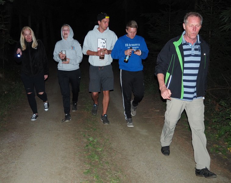 A_Zeltlager_2017_Sa_Re_24.JPG - Die Nachtwanderer machen sich auf dem Weg.